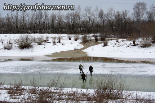 заходим на лед по воде
